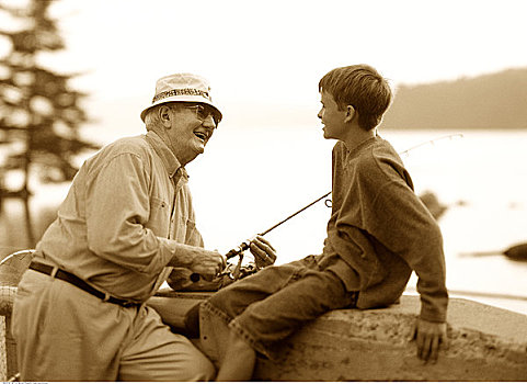 爷爷,孙子,钓鱼,贝尔格莱德湖区,缅因,美国