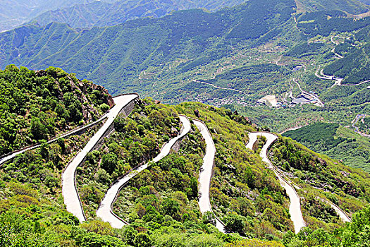 百花山盘山路