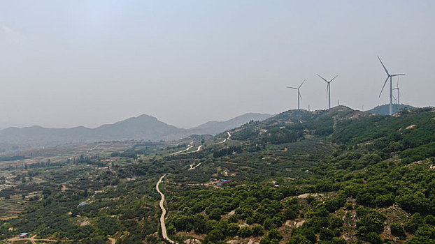 数十米高风力电车成大山风景