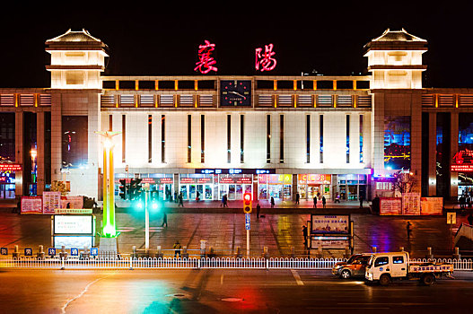 襄阳火车站夜景
