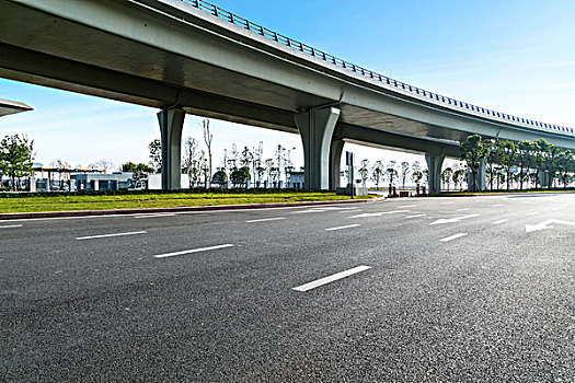 机场高速公路和建筑