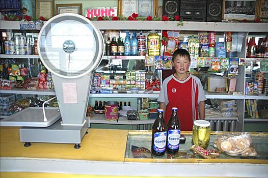 男孩,销售,商品,店,蒙古人,阿尔泰,靠近,乌布苏,蒙古