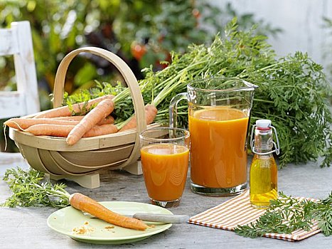 胡萝卜汁,清新,胡萝卜,花园桌