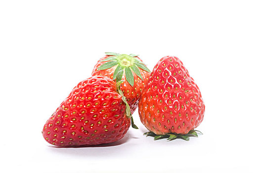 草莓在白色背景上