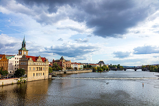 捷克布拉格伏尔塔瓦河畔建筑