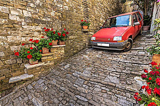 汽车,停放,陡峭,鹅卵石,街道,中世纪,城镇,伊斯特利亚,克罗地亚