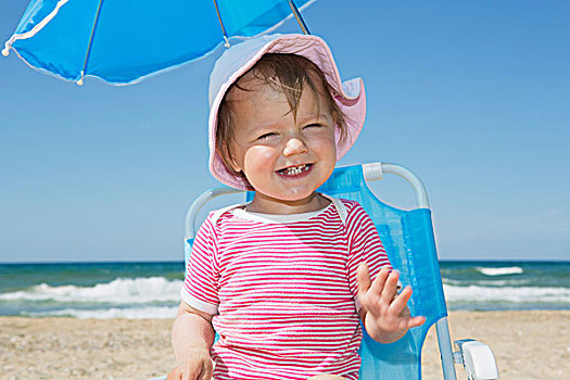 女性,幼儿,戴着,太阳帽,海滩,椅子