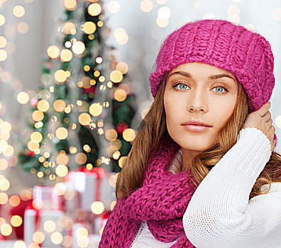 高兴,寒假,人,概念,微笑,少妇,粉色,帽子,围巾,上方,圣诞树,礼物,背景