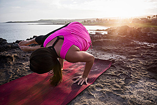 女人,海岸,练习,瑜珈,平衡性,毛伊岛,夏威夷,美国
