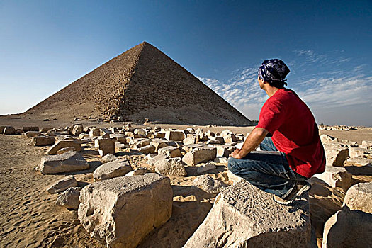 一个,男人,蹲,靠近,金字塔,沙漠