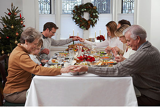 家庭,祈祷,圣诞晚餐