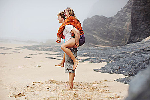 年轻,情侣,海滩,葡萄牙