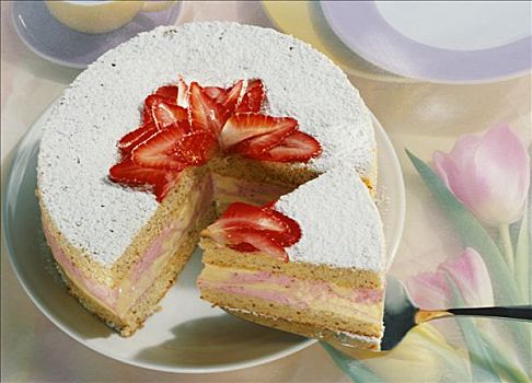大理石花纹蛋糕,草莓,焦糖