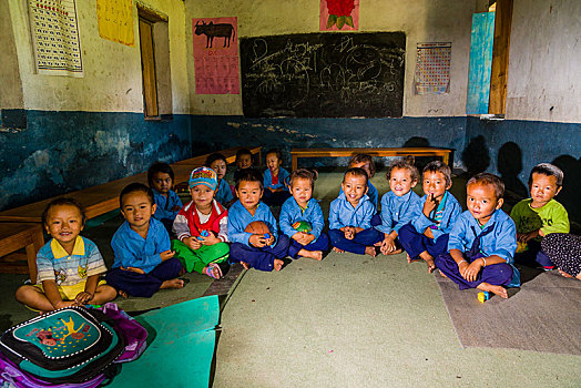 一群孩子,蓝色,服装,坐,圆,幼儿园,地区,尼泊尔,亚洲
