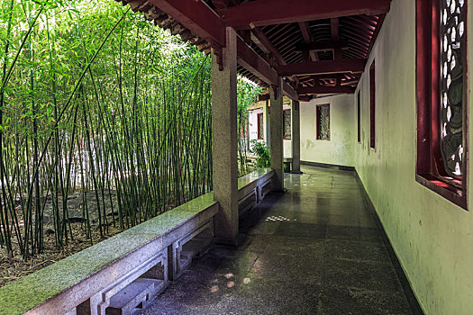 济南趵突泉公园内的风雨长廊