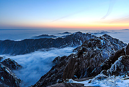 雪后黃山日落