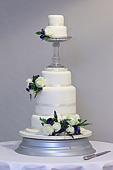 白色,多层,婚礼蛋糕,装饰,玫瑰