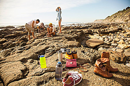 朋友,探索,石头,海滩,鞋,前景