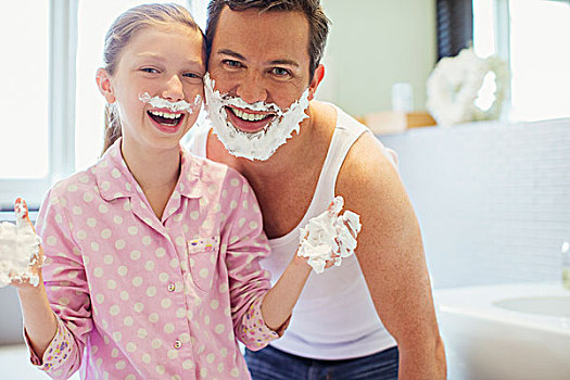 父亲,女儿,玩,剃须膏