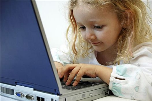 小女孩,工作,笔记本电脑