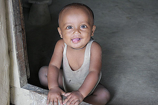 孩子,坐,泥,地面,乡村,房子,孟加拉,十月,2008年