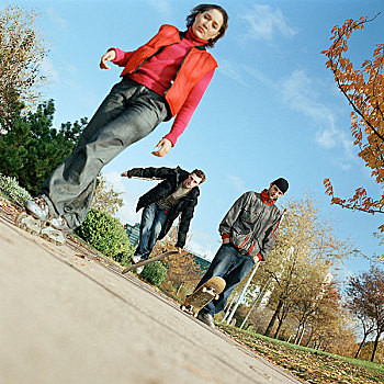 年轻人,公园,直排轮滑,滑板