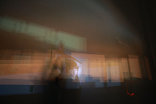 女人,沉浸,几何,图案,环境,亮光,眼睛,手臂,铁路,高速列车,建筑,巴尔的摩,马里兰,美国,四月,2009年