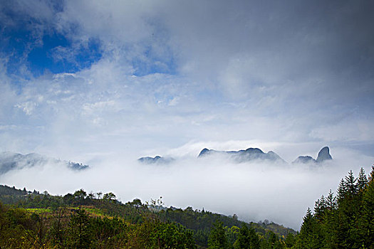 云海山峦