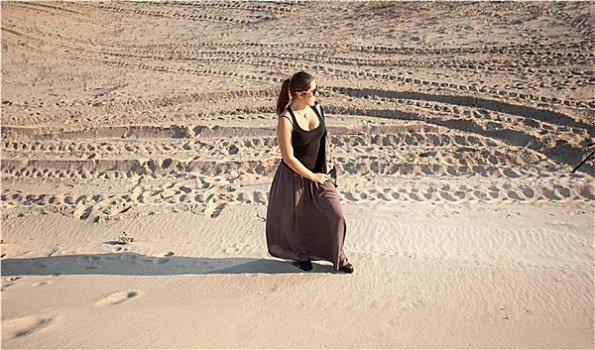 孤单,女人,站立,沙丘