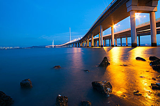 中国广东深圳湾大桥夜景