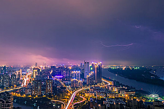 电闪雷鸣南京夜空