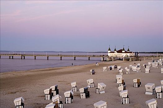 沙滩椅,码头,阿尔贝克海滨,乌瑟多姆岛,波罗的海,梅克伦堡前波莫瑞州,德国,欧洲