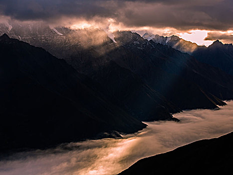 贡嘎山