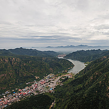 鸟瞰京东大峡谷