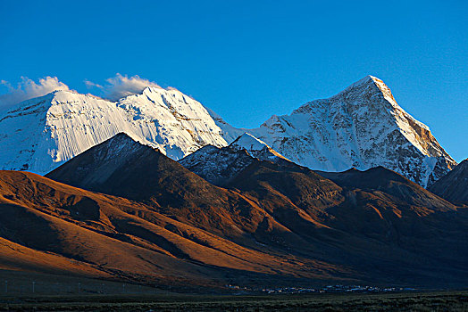 卓木拉日雪山