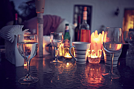 葡萄酒杯,蜡烛,桌上