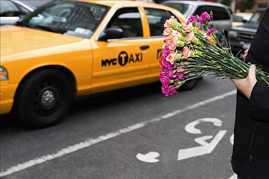 男人,拿着,花束,市场,街道,纽约,美国