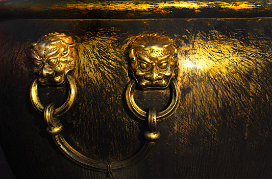 故宫太和殿前的鎏金大铜缸