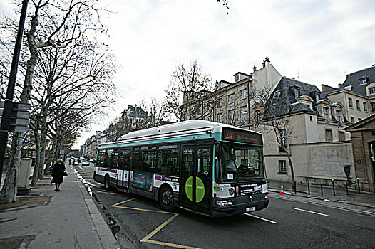 法国巴黎公交车