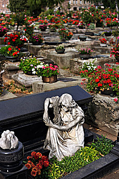 雕塑,哀悼者,石棺,正面,墓穴,花,墓地,纽伦堡,中间,弗兰克尼亚,巴伐利亚,德国,欧洲