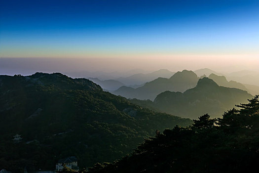 中国安徽省黄山山巅日出