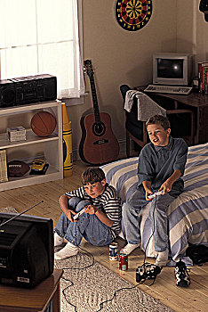 男孩,玩电玩,卧室