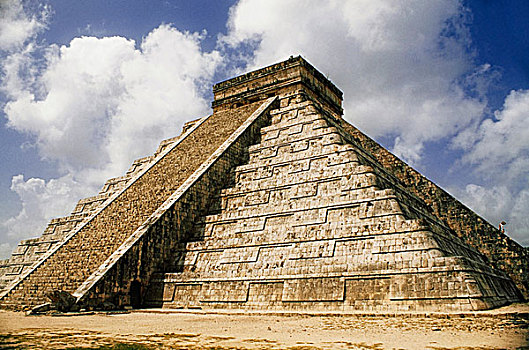 卡斯蒂略金字塔