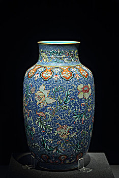 清代,乾隆,粉彩折枝花卉纹灯笼瓶,故宫博物院,藏