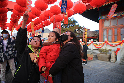 山东省日照市,元宵节里逛古镇猜灯谜,尽情感受中国传统文化魅力