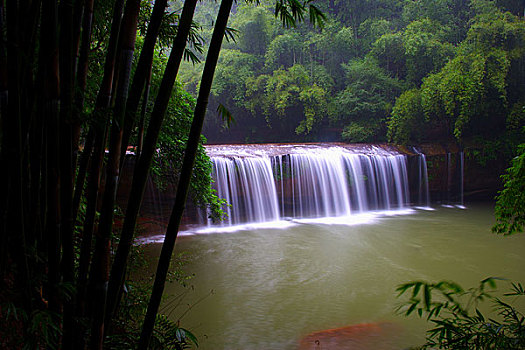 贵州赤水四洞沟为梯级瀑布