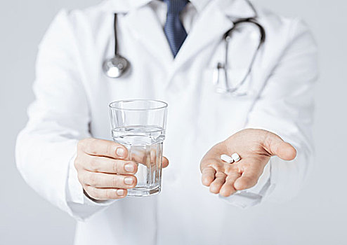 博士,给,白色,药丸,水杯