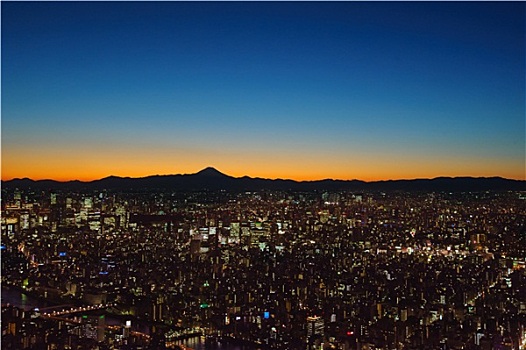 东京,黎明