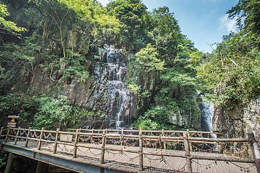 溪口风光青山瀑布栈桥