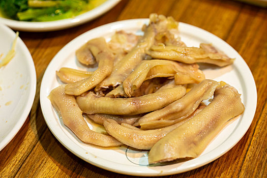 台湾美食传统的小吃熏鹅掌